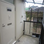 玄関外　洗濯機置場